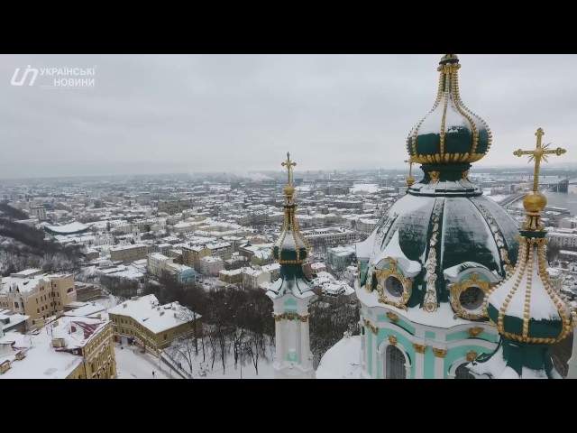 Завораживающая аэросъемка заснеженного Андреевского спуска