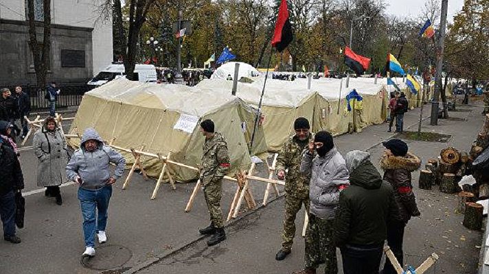 Отморозки из палаток под ВР постоянно грабят и нападают на людей в Мариинском парке – блогер