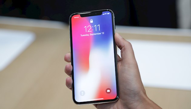 Для среднего класса: Apple выпустит еще несколько версий iPhone X